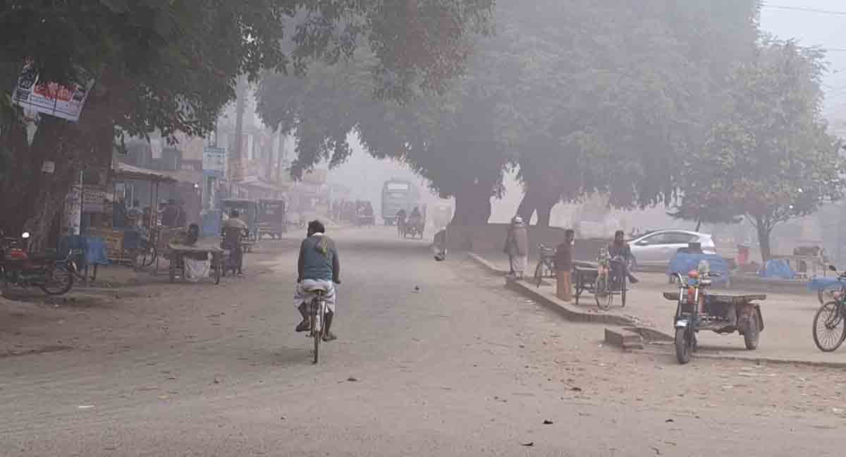 পঞ্চগড়ে ঘন কুয়াশায় ঢাকা পড়েছে জনপদ